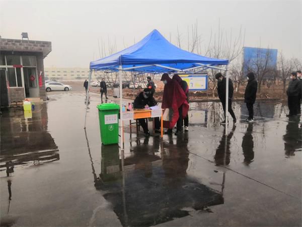 開(kāi)工后防疫工作做得很到位，市相關(guān)部門(mén)領(lǐng)導(dǎo)檢查防疫工作